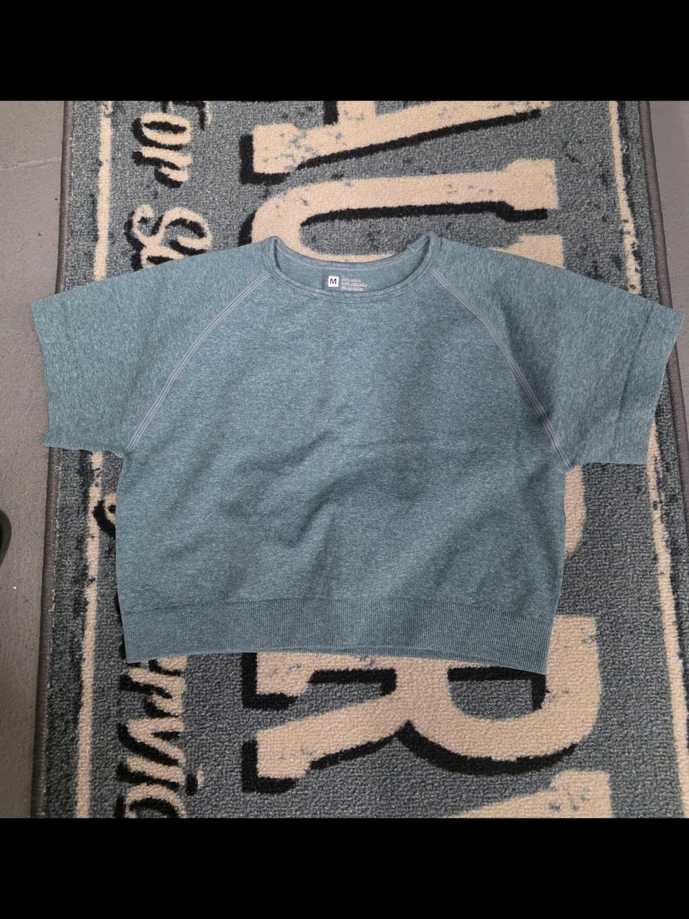 Crop Top Workout Shirt. Shortsleeve